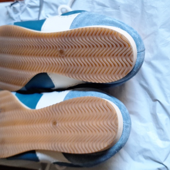 Women Shoes - Picture 6 of 8